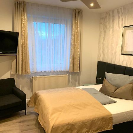 Boutique Hotel Goldene Henne Wolfsburg Buitenkant foto