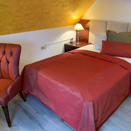 Boutique Hotel Goldene Henne Wolfsburg Buitenkant foto