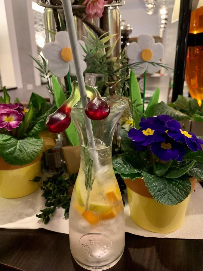 Boutique Hotel Goldene Henne Wolfsburg Buitenkant foto