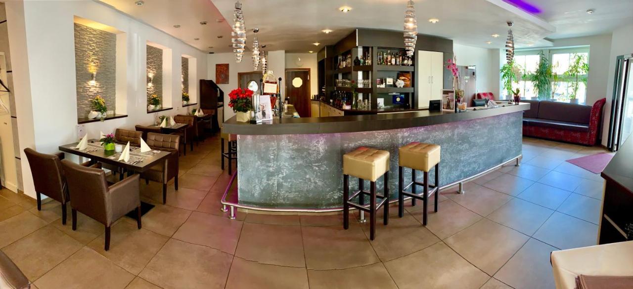 Boutique Hotel Goldene Henne Wolfsburg Buitenkant foto