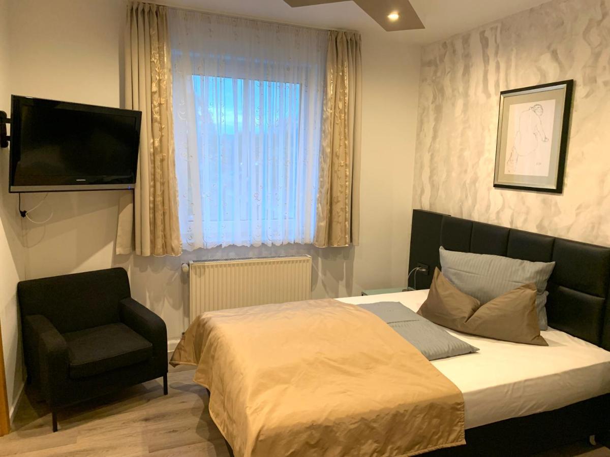 Boutique Hotel Goldene Henne Wolfsburg Buitenkant foto