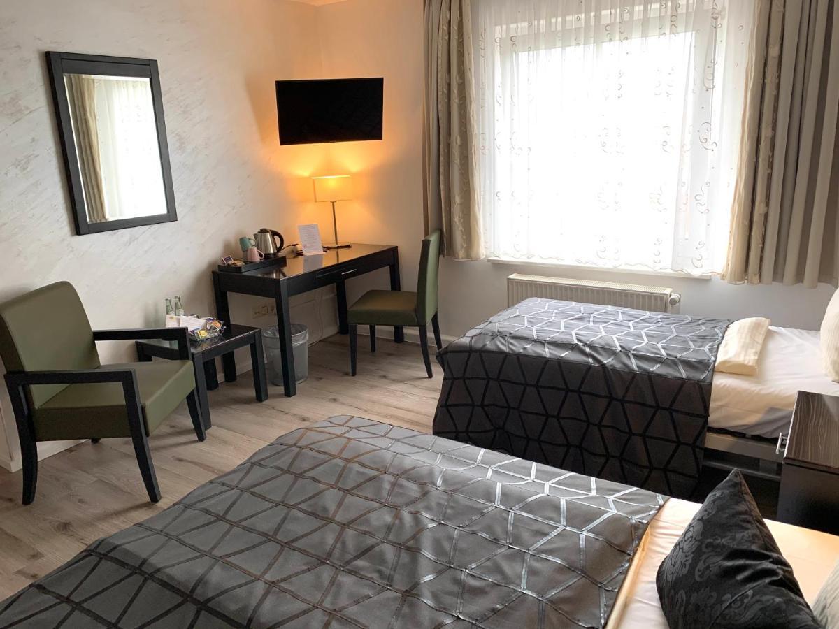 Boutique Hotel Goldene Henne Wolfsburg Buitenkant foto