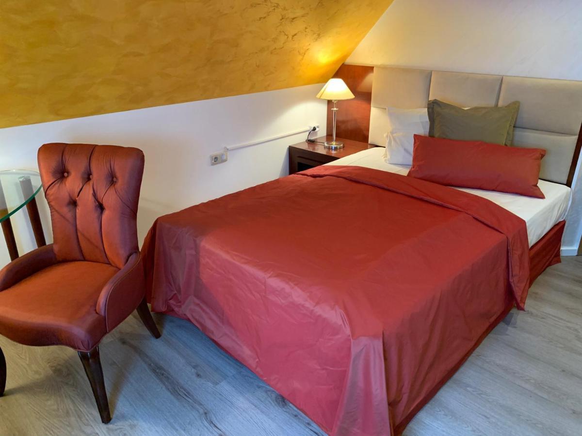 Boutique Hotel Goldene Henne Wolfsburg Buitenkant foto