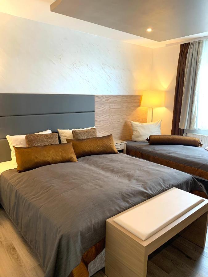 Boutique Hotel Goldene Henne Wolfsburg Buitenkant foto
