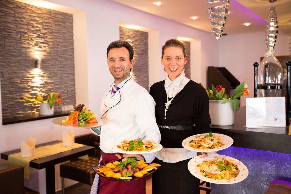 Boutique Hotel Goldene Henne Wolfsburg Buitenkant foto
