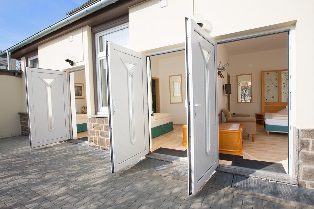 Boutique Hotel Goldene Henne Wolfsburg Buitenkant foto