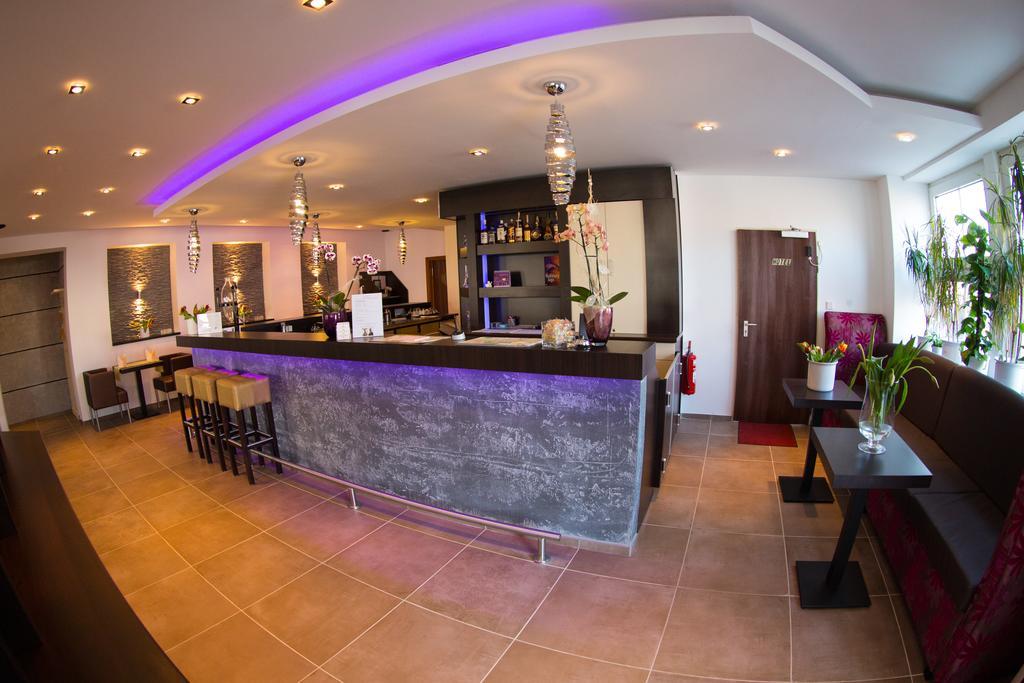 Boutique Hotel Goldene Henne Wolfsburg Buitenkant foto
