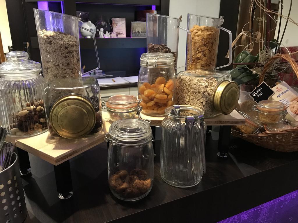Boutique Hotel Goldene Henne Wolfsburg Buitenkant foto