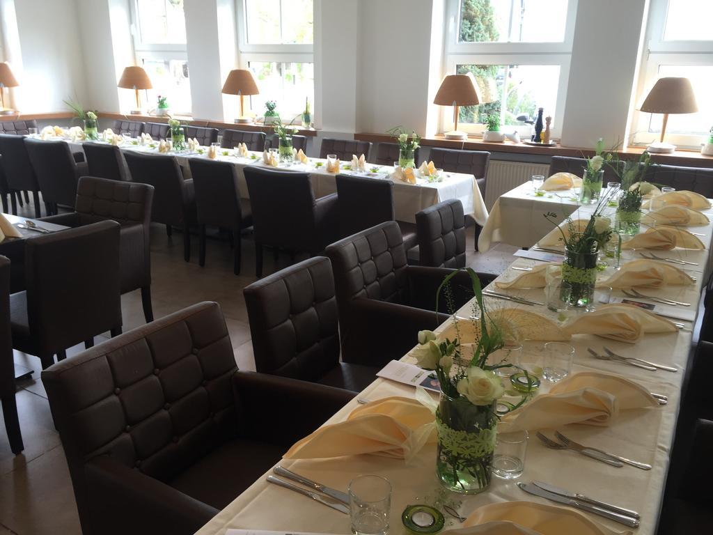 Boutique Hotel Goldene Henne Wolfsburg Buitenkant foto