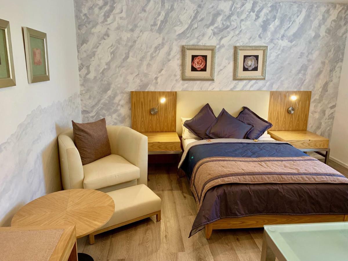 Boutique Hotel Goldene Henne Wolfsburg Buitenkant foto
