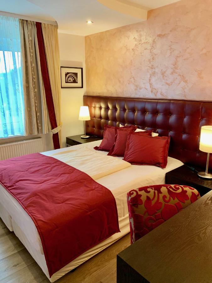 Boutique Hotel Goldene Henne Wolfsburg Buitenkant foto